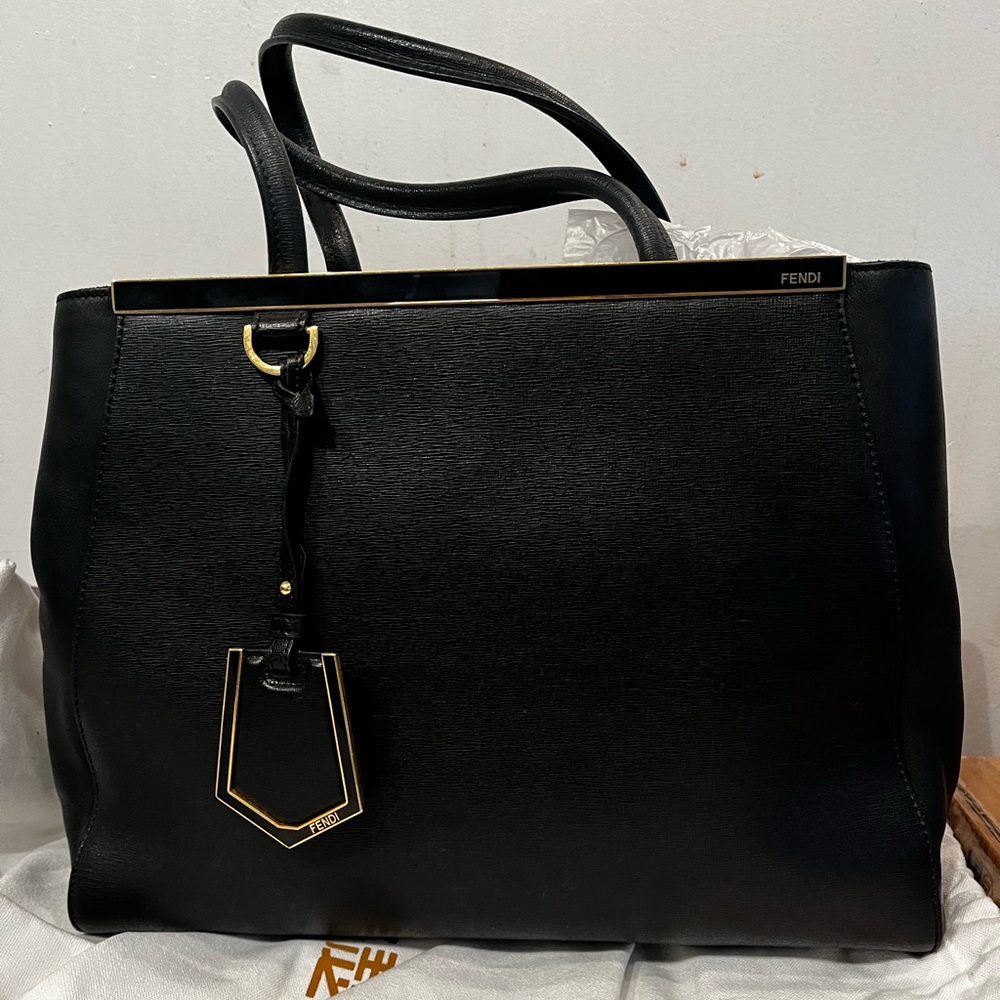 Pre-loved Fendi Saffiano 2Jours leather bag.